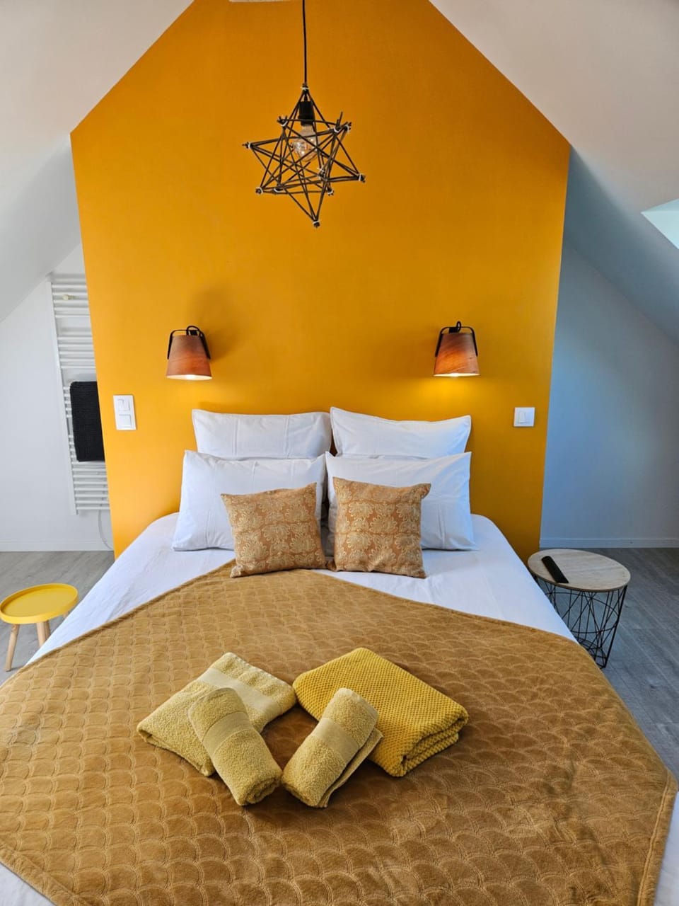 Bed, Photo of the whole room, Bedroom