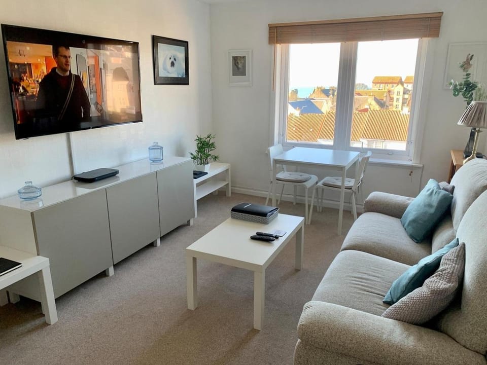 Superb One Bedroom Getaway in Dysart Kirkcaldy House in Scotland