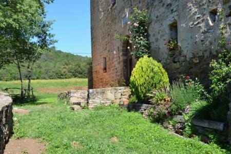Castell de Roca XII Century House in Garrotxa
