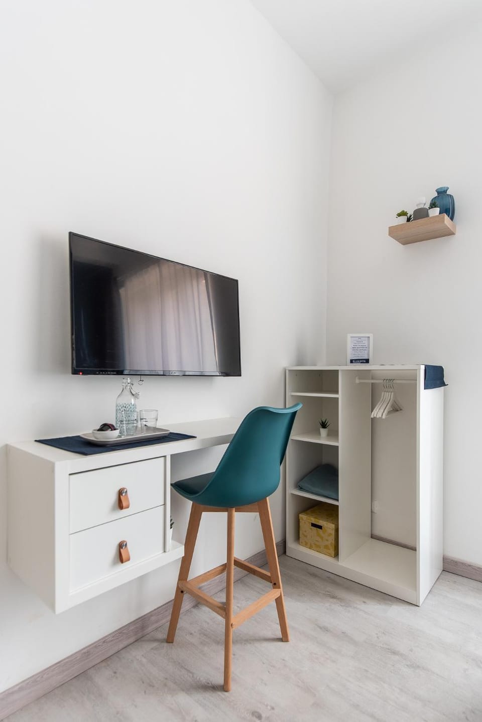 TV and multimedia, Seating area