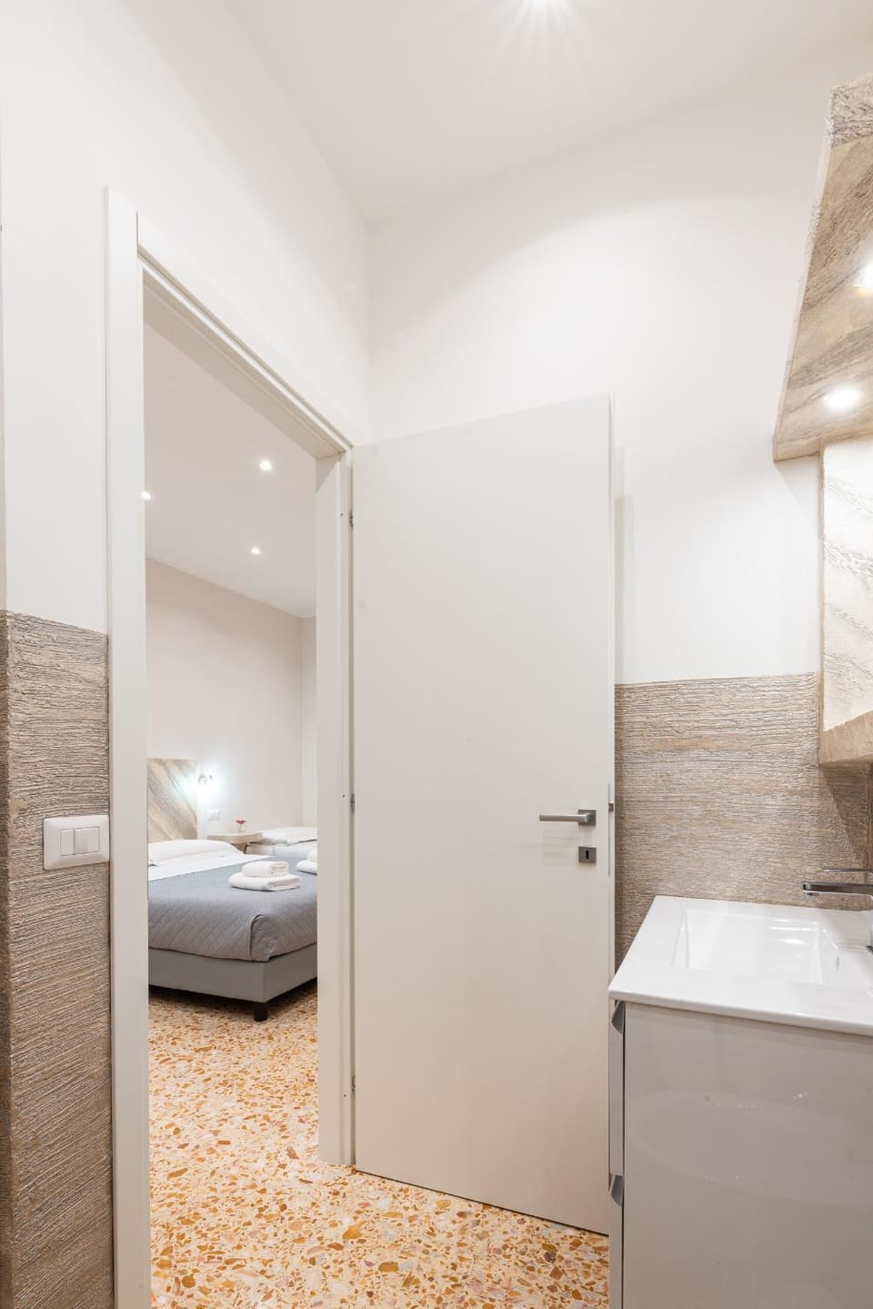 Bed, Bathroom, Photo of the whole room, Bedroom, towels, wardrobe