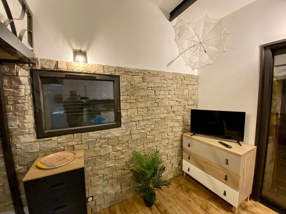 BERGERIE CASA SANTU 22m2, patio 35m2, en pierres typique, tout équipé et neuf,DE SATERDAY EN SATERDAY House in Corsica