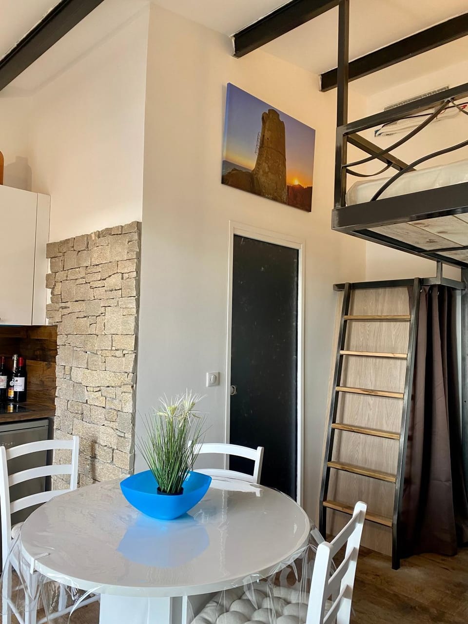 BERGERIE CASA SANTU 22m2, patio 35m2, en pierres typique, tout équipé et neuf,DE SATERDAY EN SATERDAY House in Corsica