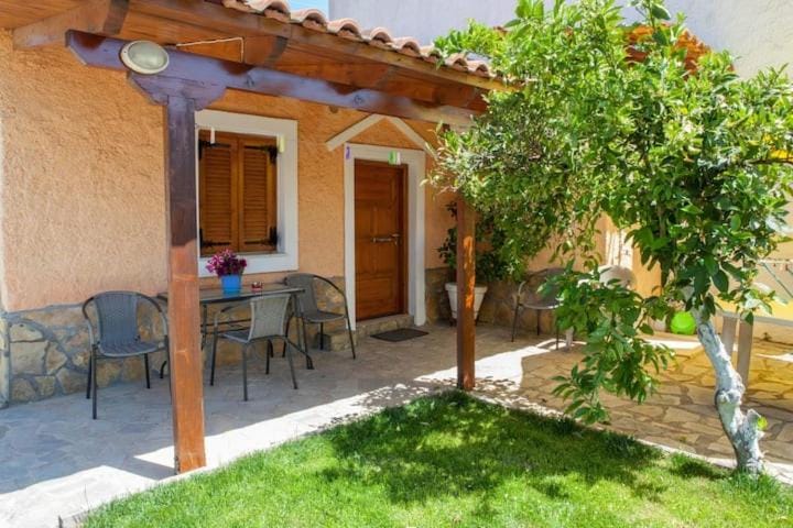 Patio, Facade/entrance