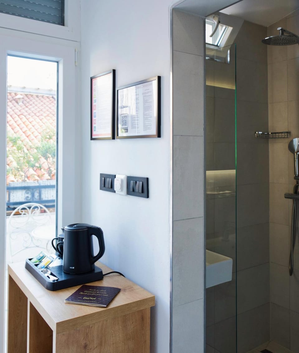 Bathroom, Kitchen or kitchenette