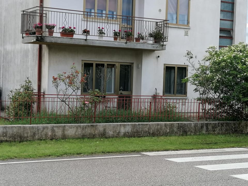 Property building, Balcony/Terrace, Street view