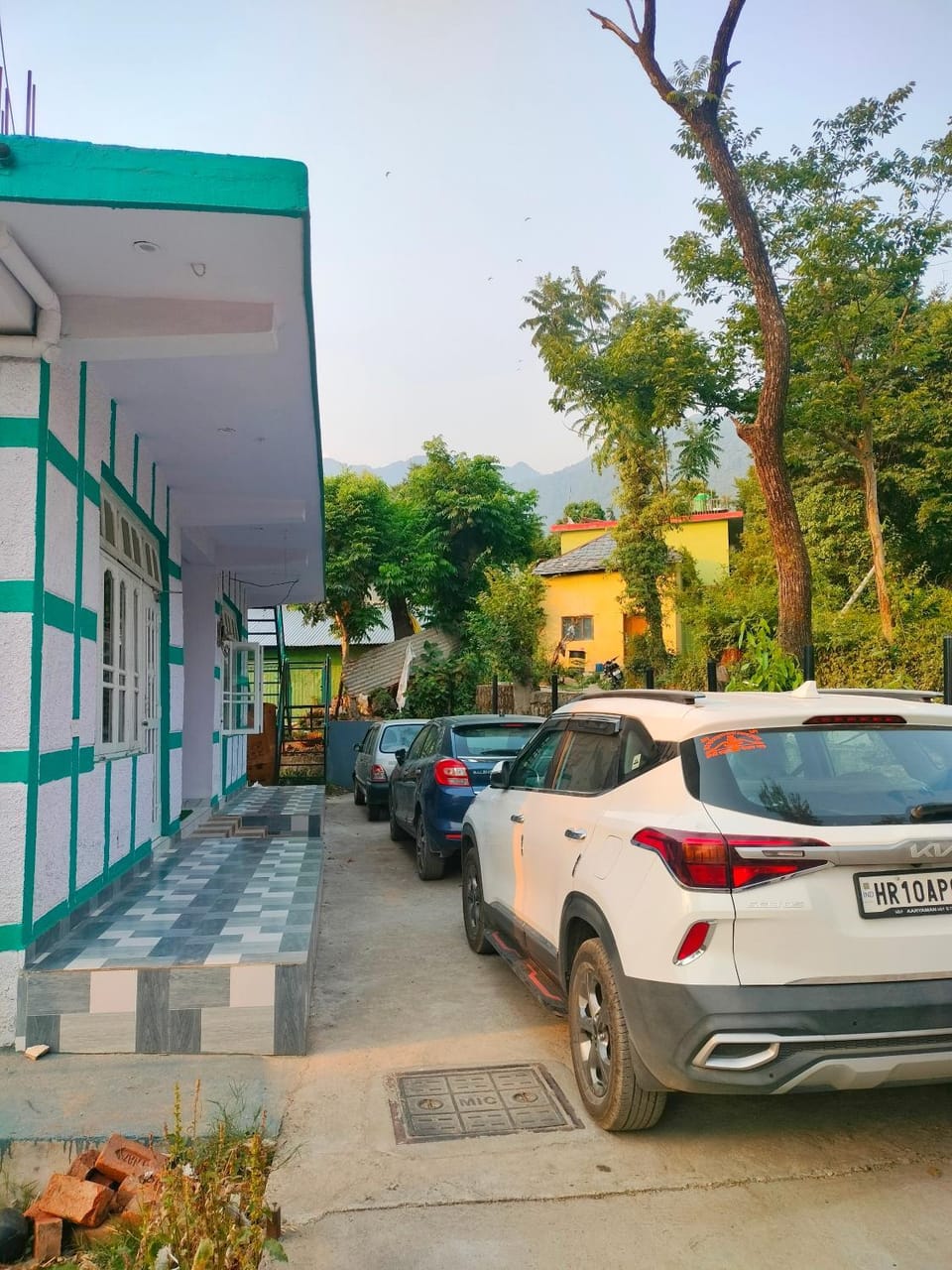 Property building, Neighbourhood, Street view, Parking