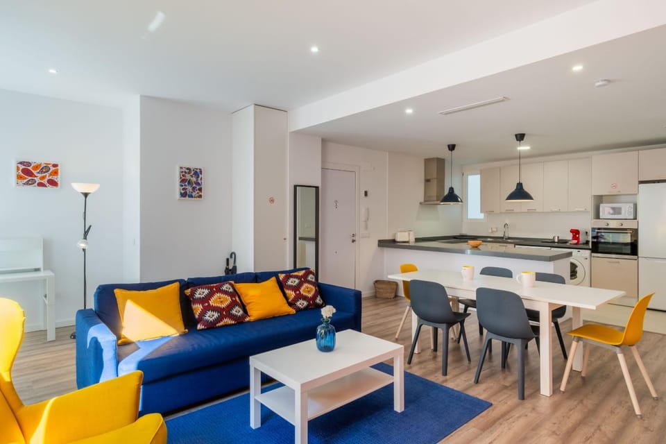 Spacious Clean & Colorful Apt Quiet Zone Apartment in Valencia