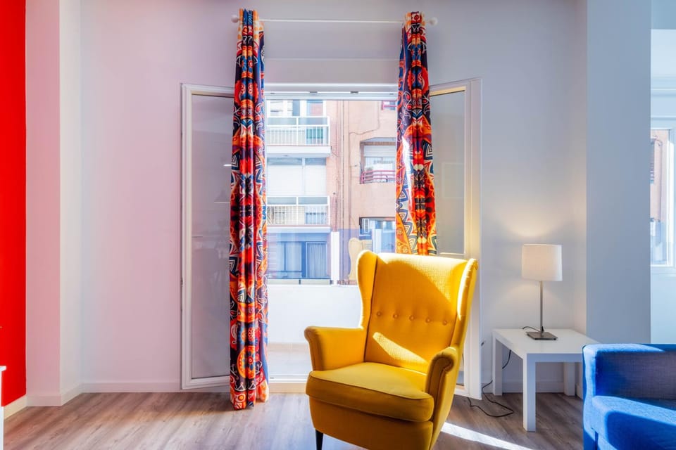 Spacious Clean & Colorful Apt Quiet Zone Apartment in Valencia