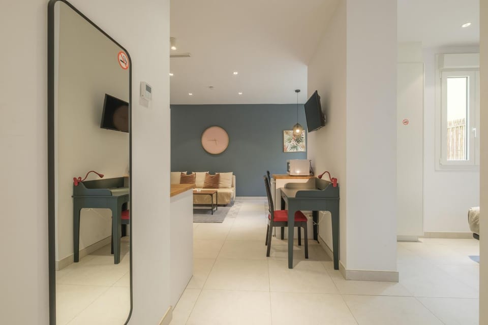 Chic & Comfortable Apartment, Private Terrace Apartment hotel in Valencia