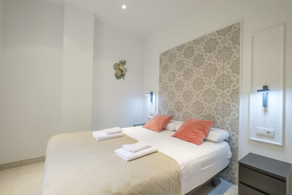 Chic & Comfortable Apartment, Private Terrace Apartment hotel in Valencia