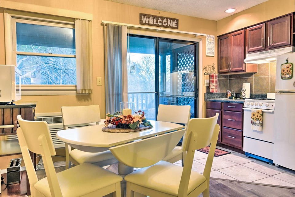 1 Mi to Lake Lure! Couples Retreat with Resort Perks Apartment in Lake Lure