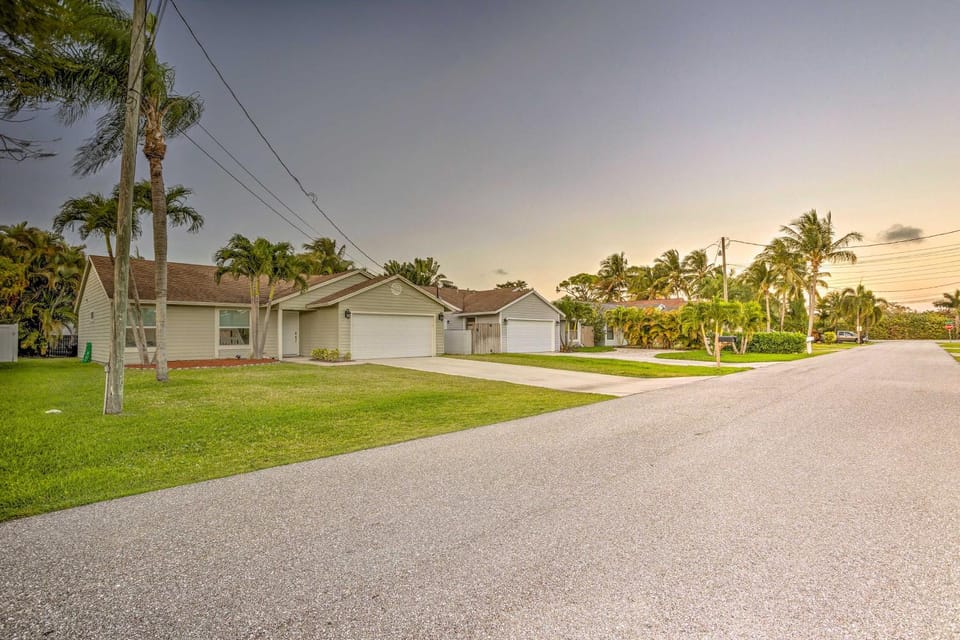 Jupiter Home w/ Patio & Grill ~ 6 Mi to Beach! House in Jupiter