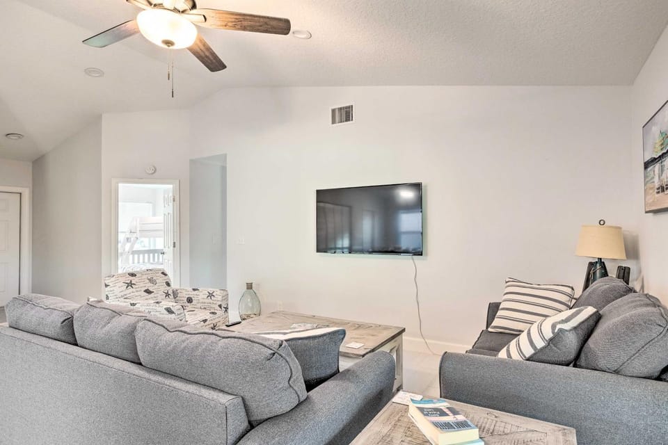 Jupiter Home w/ Patio & Grill ~ 6 Mi to Beach! House in Jupiter