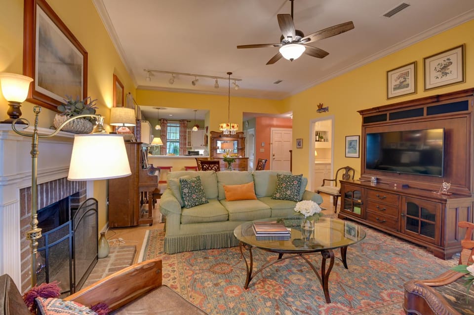 Riverside Cottage: Close to Ocean and Myrtle Beach House in Murrells Inlet