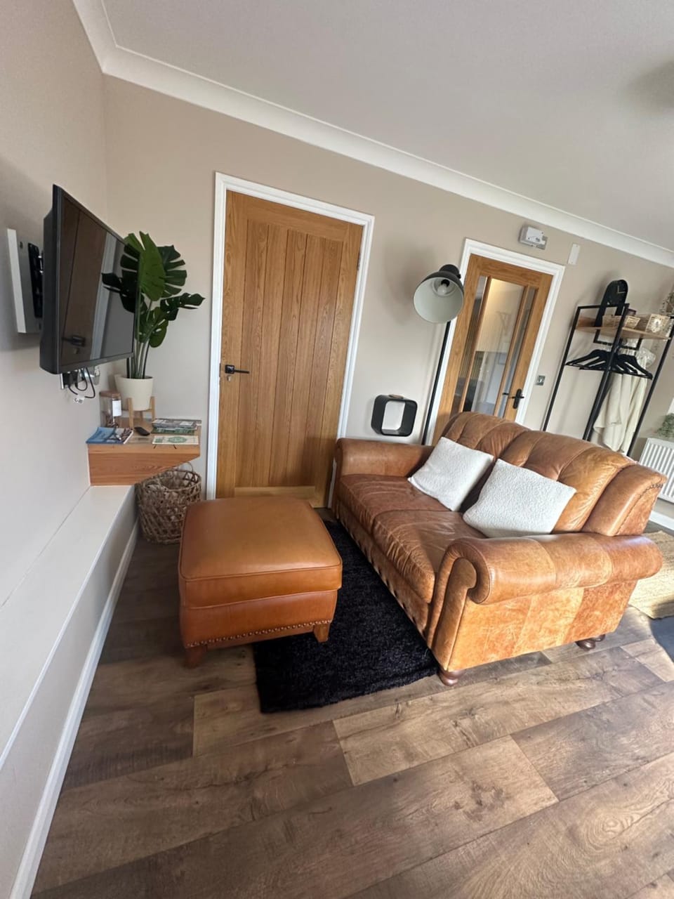 The Cwtch,Self Contained Coastal Annex Freshwater Apartment in Freshwater