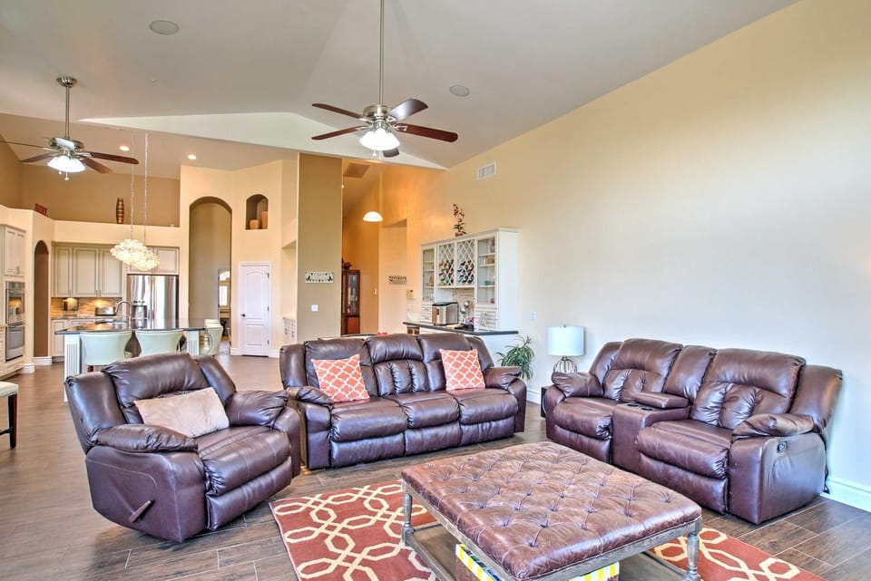 Luxe Scottsdale Home w/ Pool & Mountain Views! House in Scottsdale