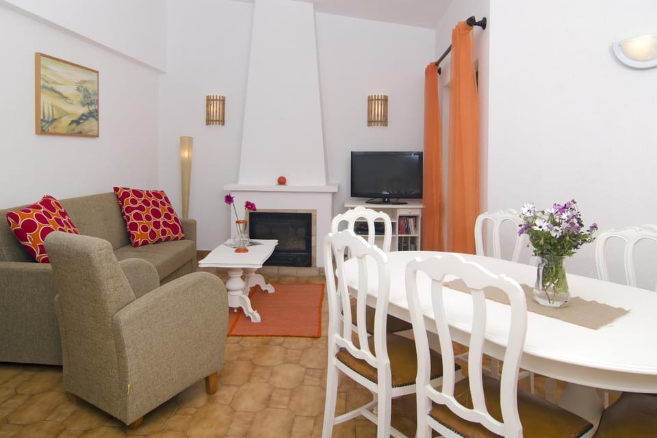 Communal lounge/ TV room, Living room