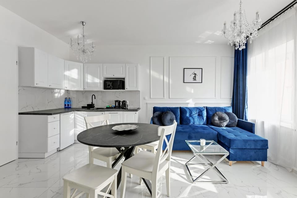 Kitchen or kitchenette, Living room, Seating area, Dining area