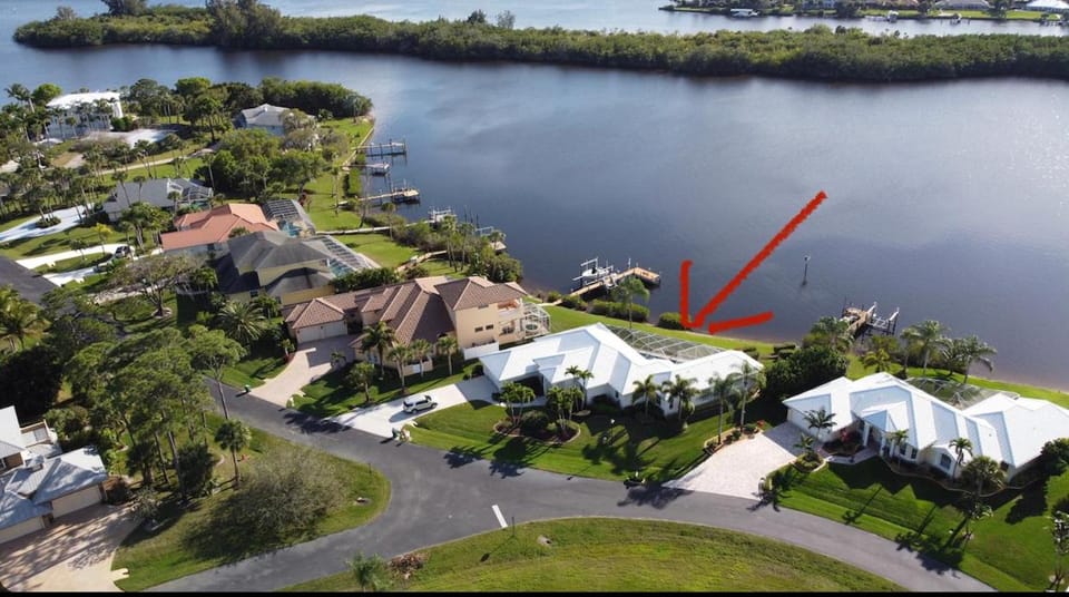 Magnifique Villa sur l'eau avec piscine & jacuzzi Villa in Port Saint Lucie