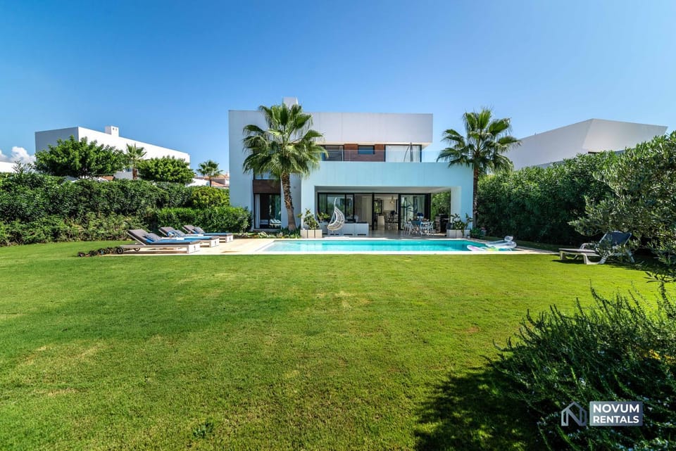 Property building, Facade/entrance, Garden, Swimming pool