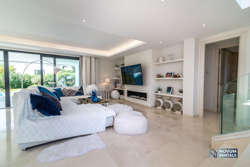 TV and multimedia, Living room, Seating area