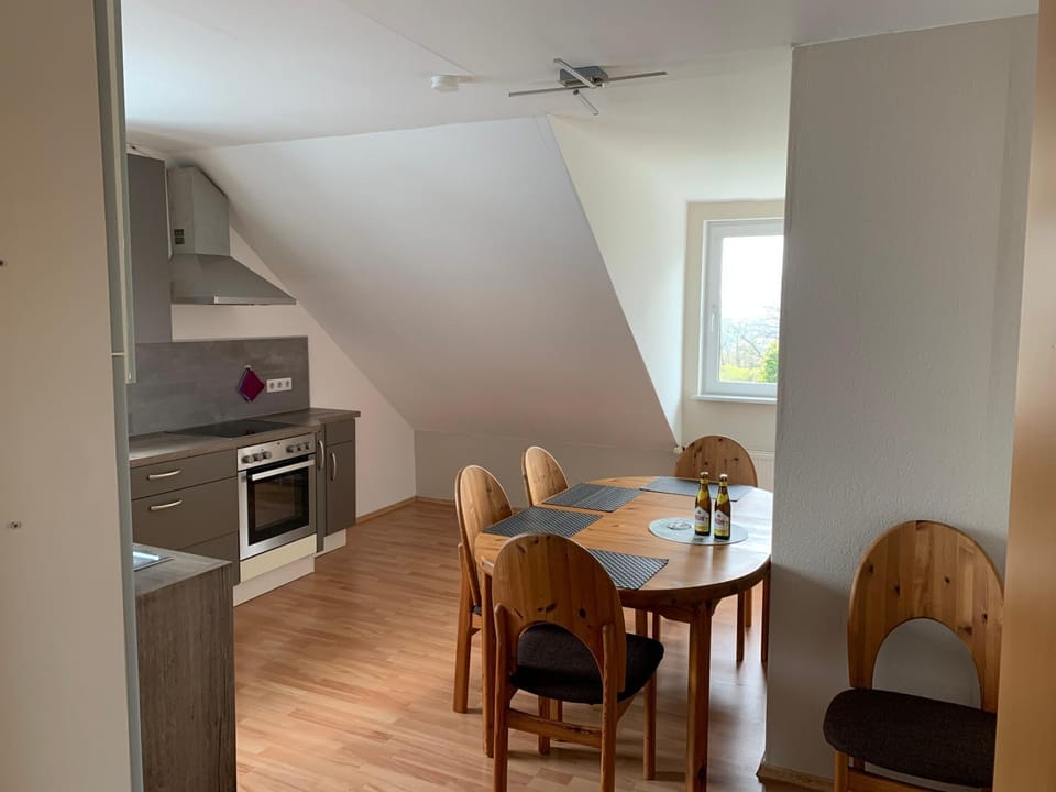 Dining area, kitchen