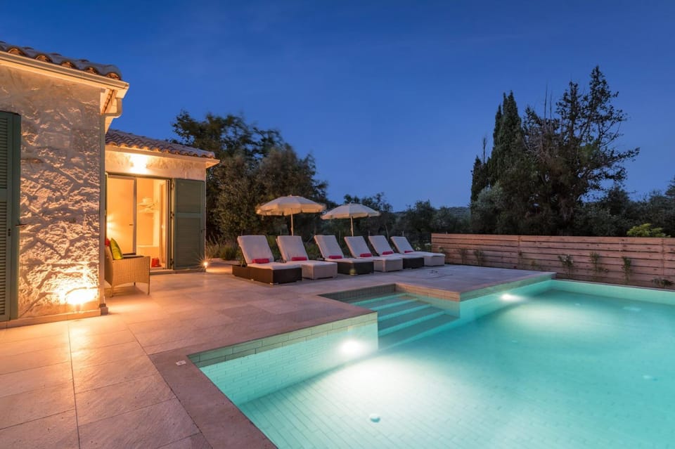 Swimming pool, Swimming pool