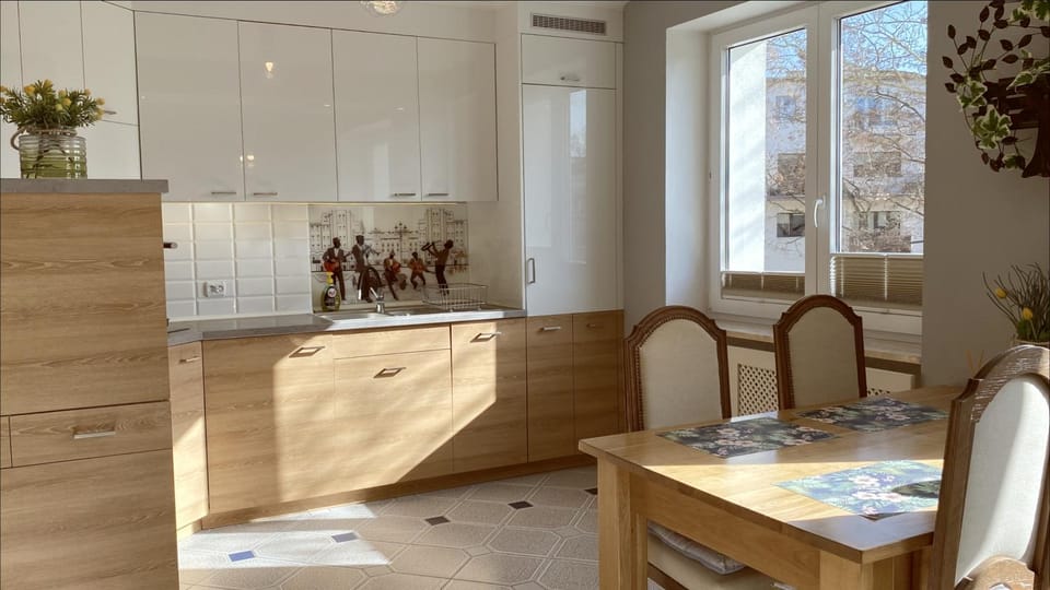 Kitchen or kitchenette, Dining area, pet friendly, stove