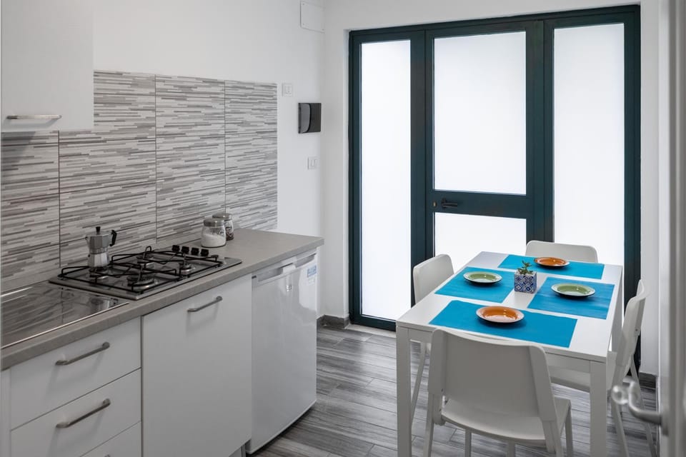 Kitchen or kitchenette, Dining area, pet friendly, stove