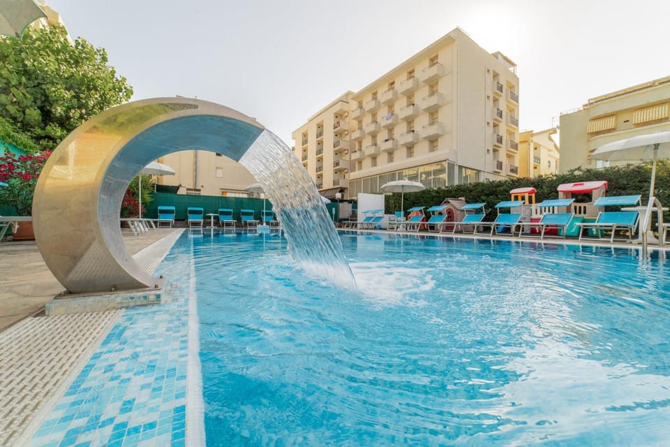 Hot Tub, Swimming pool, Swimming pool