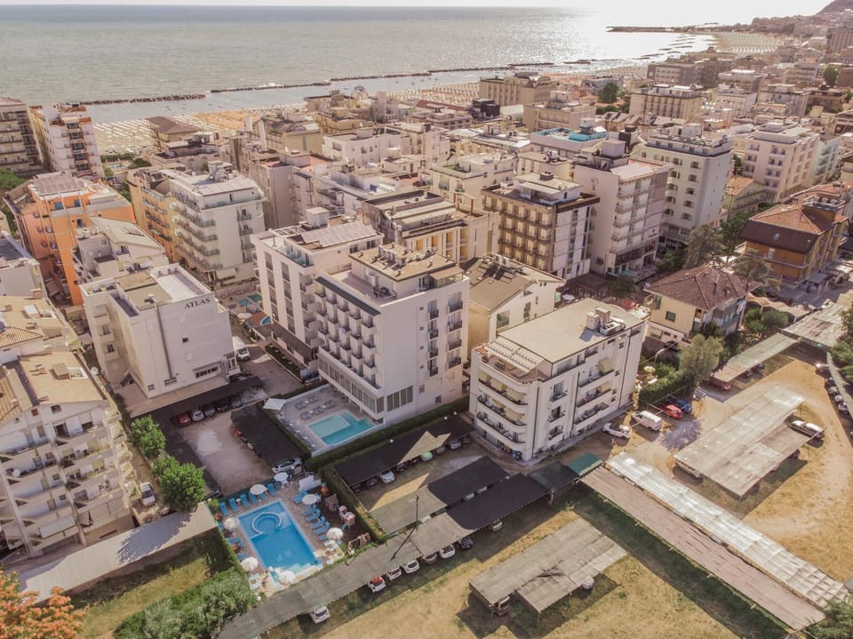 Neighbourhood, Beach, City view, Location