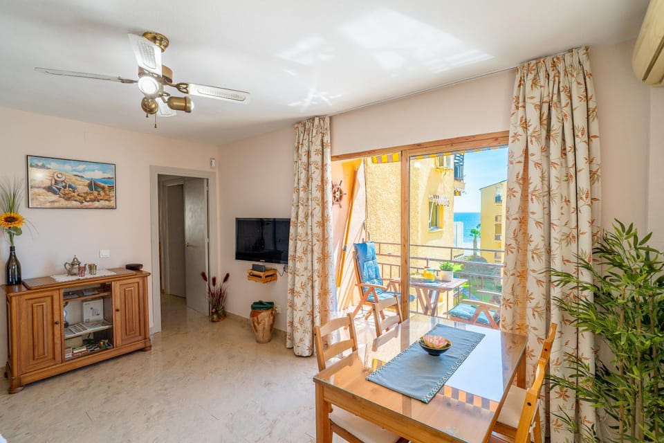 Communal lounge/ TV room, Dining area