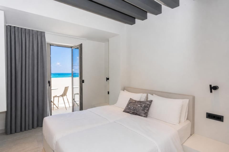 Bed, Bedroom, Sea view