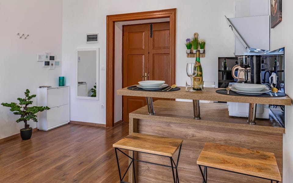 Coffee/tea facilities, Dining area