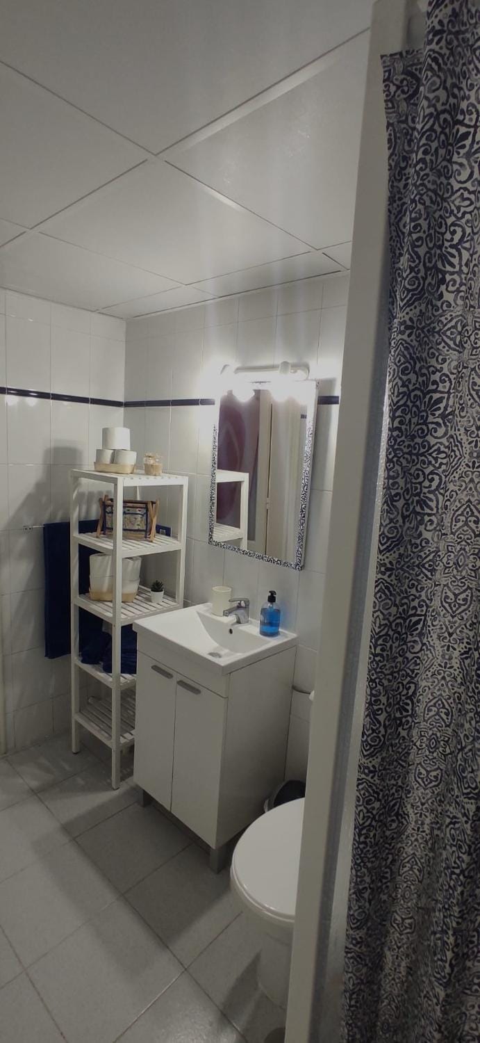 Bathroom, Photo of the whole room, towels