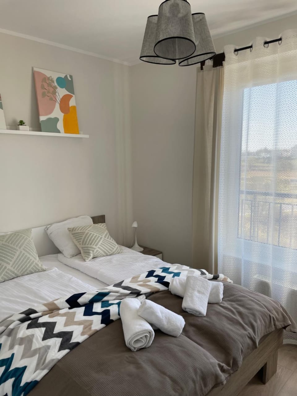 Bed, Photo of the whole room, Bedroom, towels