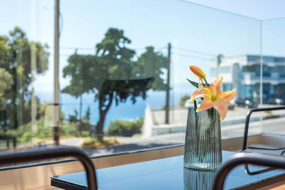 Day, View (from property/room), Balcony/Terrace, Living room, Seating area, Sea view