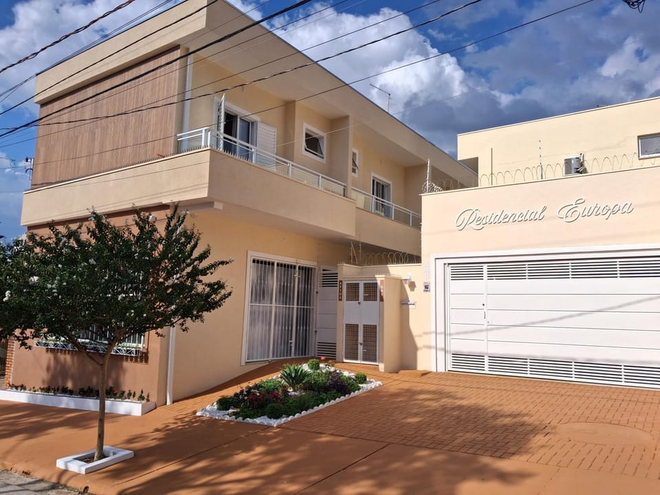 Property building, Garden, Parking