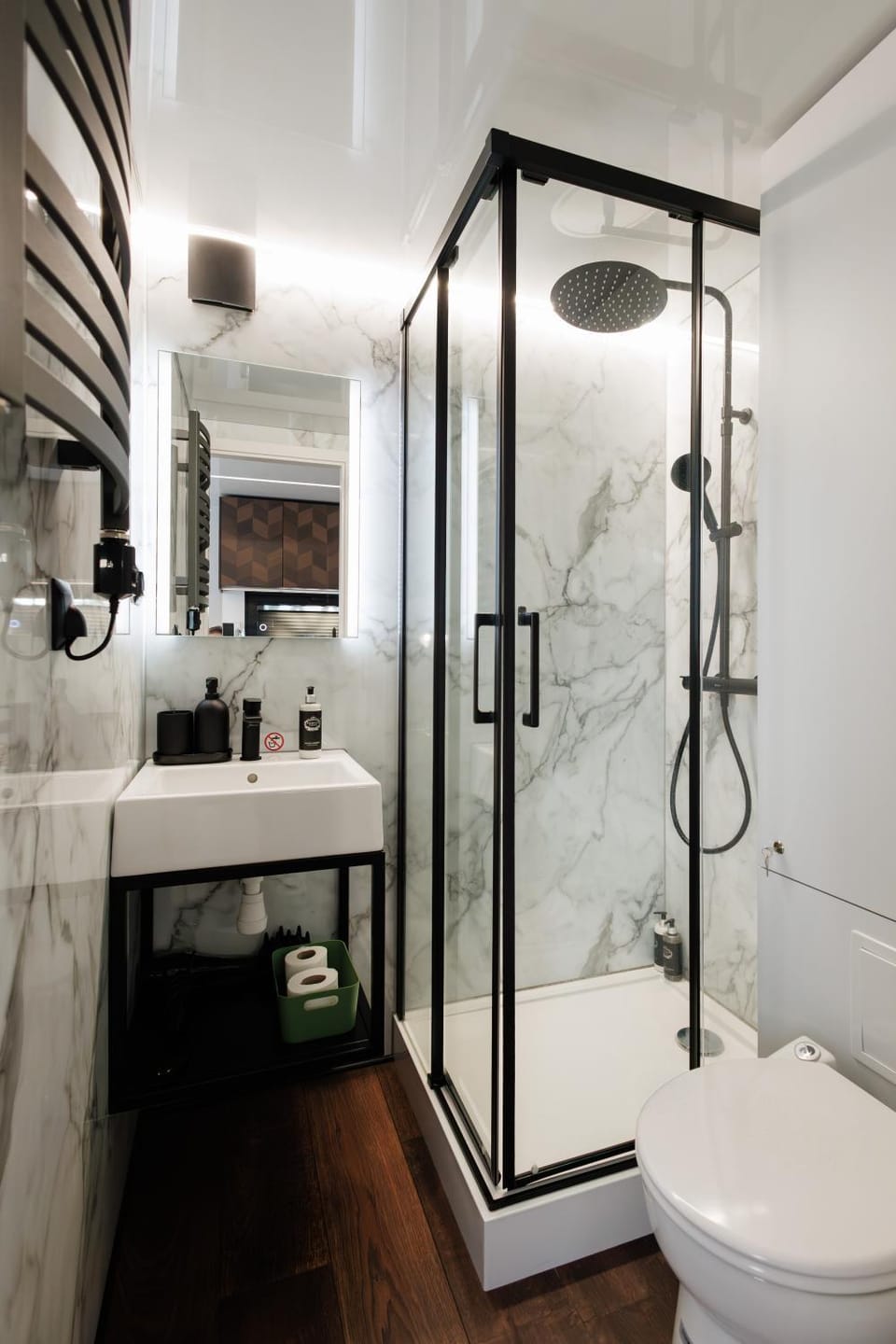 Toilet, Bathroom, towels