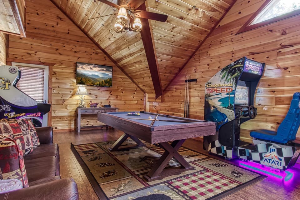 Mountain Splash, Private Pool, Theater Room, 560 FREE tickets each paid day!!! Chalet in Sevier County