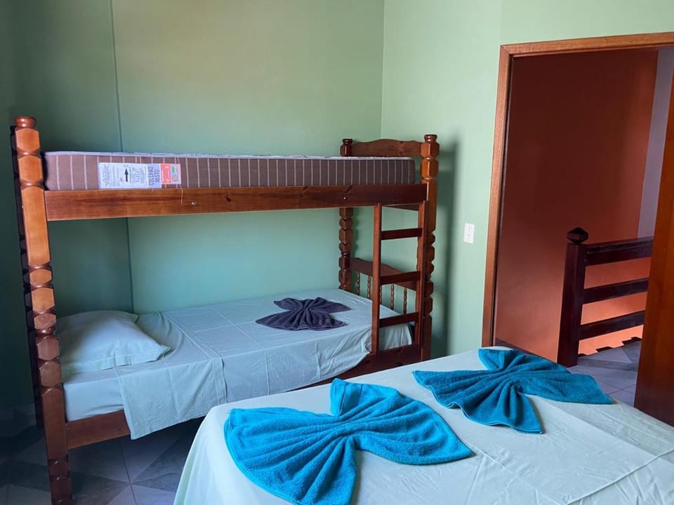Bed, Photo of the whole room, Bedroom, bunk bed, towels