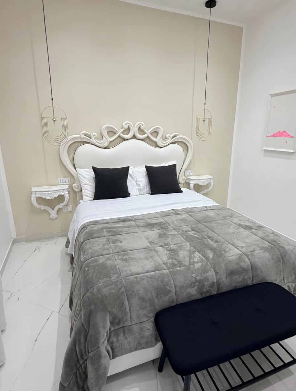 Bed, Photo of the whole room, Bedroom