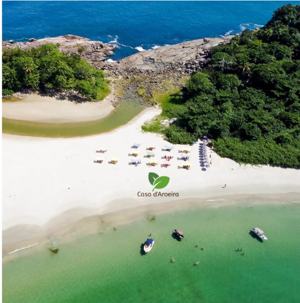 Casa d'Aroeira Residencial Boutique - Centro de Juqueí - Perto de Tudo - 2 quadras do Mar - Serviço de Praia - Roupa de Cama 600 fios algodão Egípcio - Tudo Novo - Estacionamento Interno - Cozinha - Consulte unidades com Ofurô Hidro e Cromoterapia House in São Sebastião