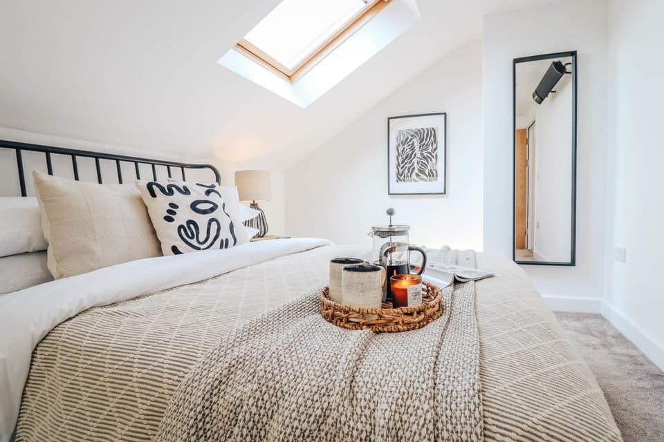 Principality View Apartment Three, by Solace Stays Apartment in Cardiff