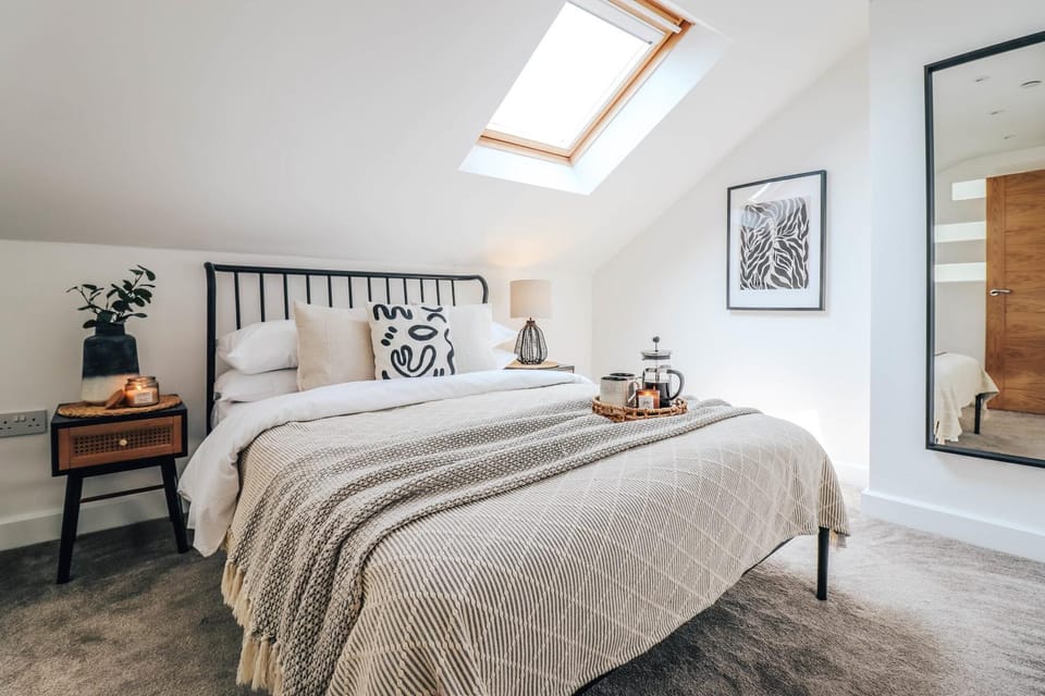 Principality View Apartment Three, by Solace Stays Apartment in Cardiff
