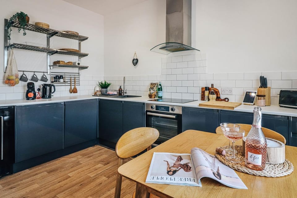 Principality View Apartment Two, by Solace Stays Apartment in Cardiff