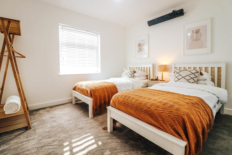 Principality View Apartment Two, by Solace Stays Apartment in Cardiff