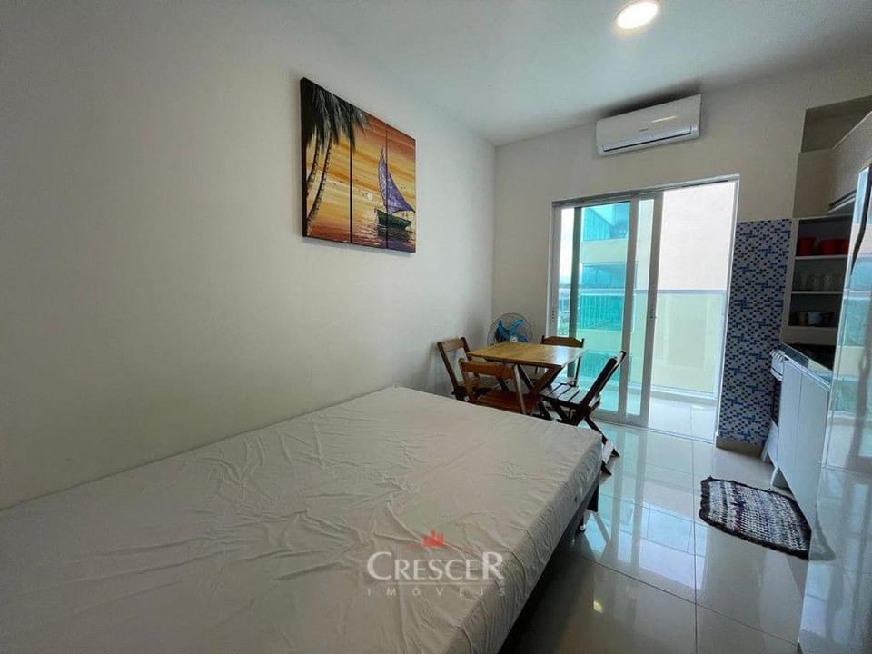 Bed, Dining area, Bedroom