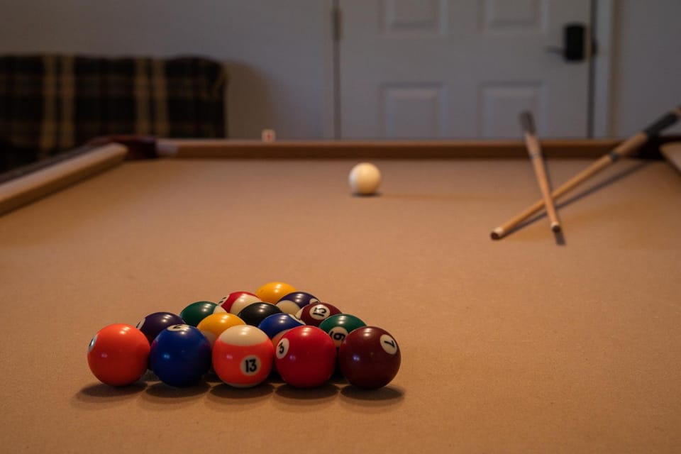 Billiard, Game Room